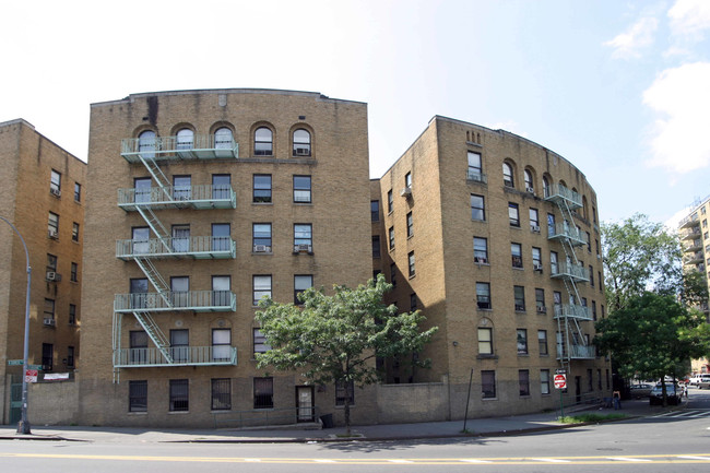 184-190 W Burnside Ave in Bronx, NY - Foto de edificio - Building Photo