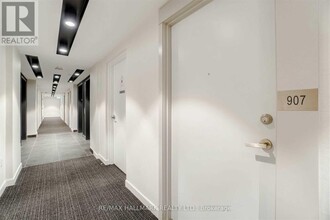 99-999 Broadway Ave in Toronto, ON - Building Photo - Building Photo