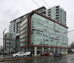 Central & Skybridge Residences in Vancouver, BC - Building Photo - Building Photo