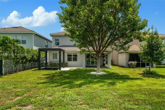 1348 Silk Oak Dr in Hollywood, FL - Building Photo - Building Photo