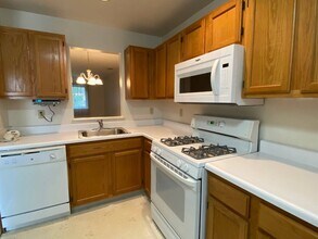 105 Gregory Ct in Highland, NY - Building Photo - Building Photo