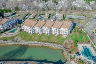 18525 Harborside Dr in Cornelius, NC - Foto de edificio - Building Photo