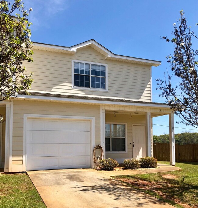 property at 7 Courtyard Way