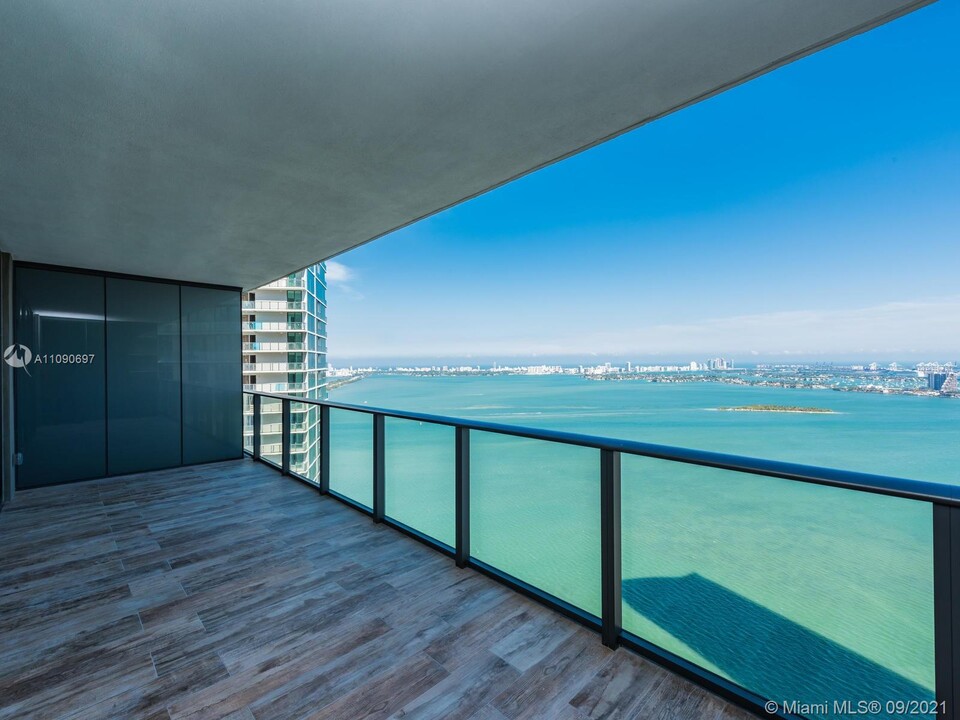 650 NE 32nd St, Unit 3603 in Miami, FL - Building Photo