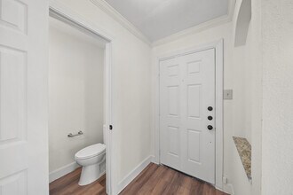 2211 S Kirkwood Rd in Houston, TX - Building Photo - Building Photo