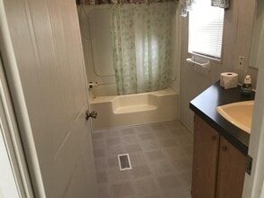 2140 Beaver Dam Rd in Cassatt, SC - Building Photo - Building Photo