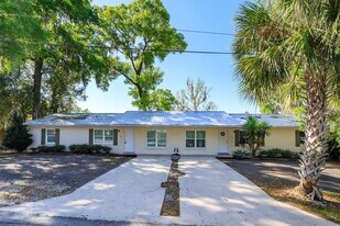 302 Ballard Ave in DeLand, FL - Building Photo