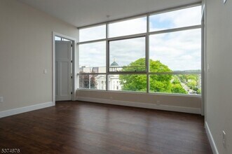 46 E Main St in Somerville, NJ - Building Photo - Building Photo