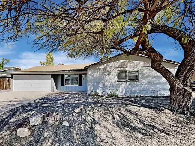 property at 2136 E Broadmor Dr