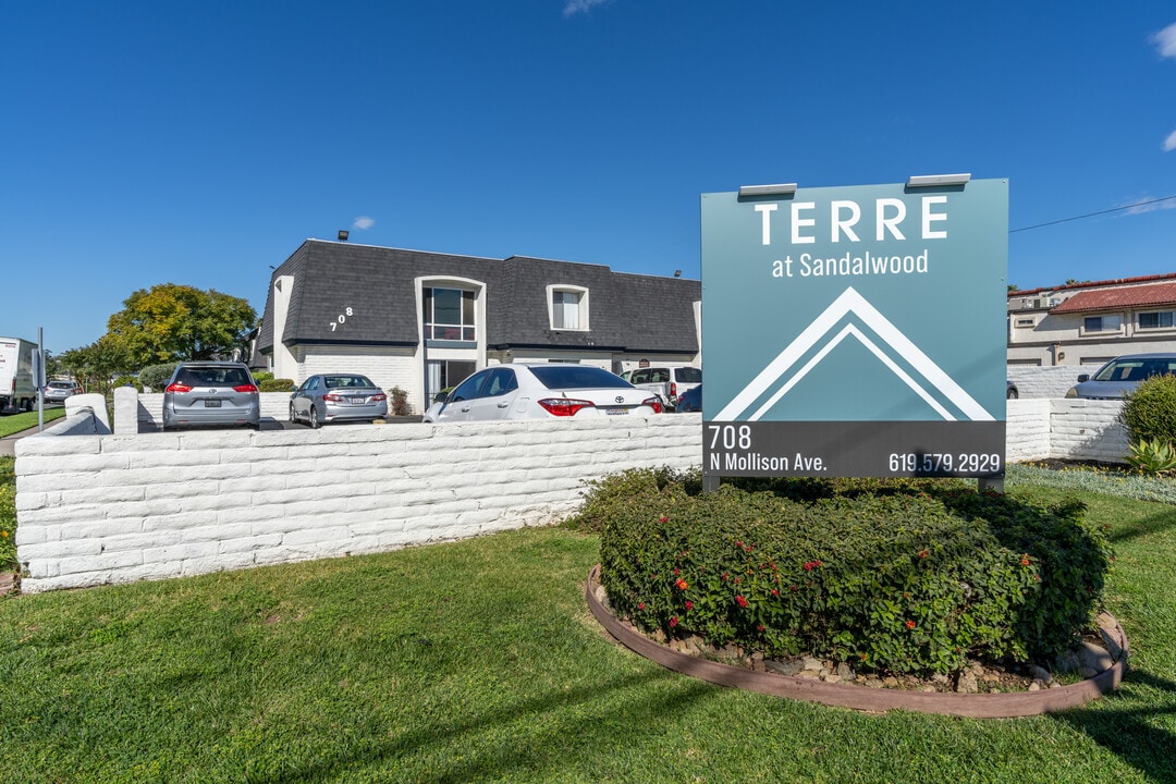 Terre at Sandalwood in El Cajon, CA - Foto de edificio