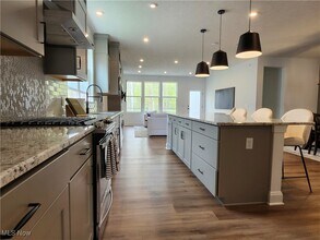 7830 Hunting Lake Dr in Painesville, OH - Building Photo - Building Photo