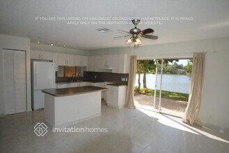 889 NW 97th Ave in Plantation, FL - Foto de edificio - Building Photo