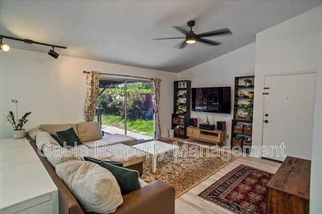 15732 Rosehaven Ln in Santa Clarita, CA - Building Photo - Building Photo