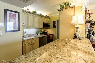 25830 Hickory Blvd in Bonita Springs, FL - Foto de edificio - Building Photo