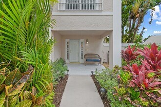 61 Dorchester Cir in Palm Beach Gardens, FL - Building Photo - Building Photo