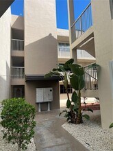 6175 NW 186th St in Hialeah, FL - Building Photo - Building Photo