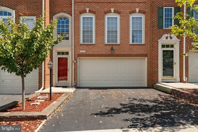 8004 Samuel Wallis St in Lorton, VA - Building Photo - Building Photo