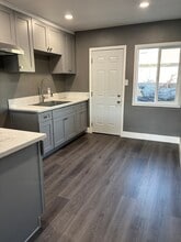 11840 Wright Rd in Lynwood, CA - Foto de edificio - Building Photo