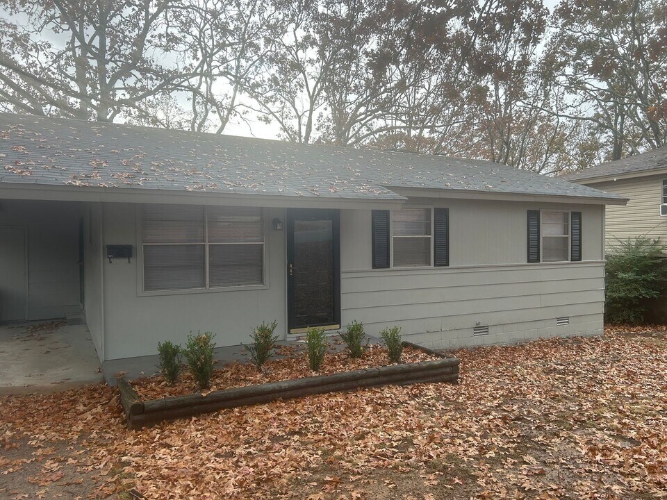 405 Lindenhurst Dr in North Little Rock, AR - Building Photo