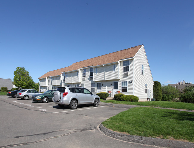 Cornfield Apartments in Ellington, CT - Foto de edificio - Building Photo