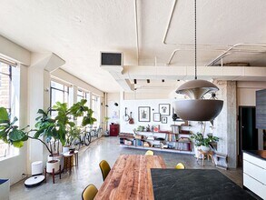 315 E 8th St, Unit 702 in Los Angeles, CA - Foto de edificio - Building Photo