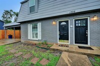 1302 E St Johns Ave, Unit A in Austin, TX - Building Photo - Building Photo