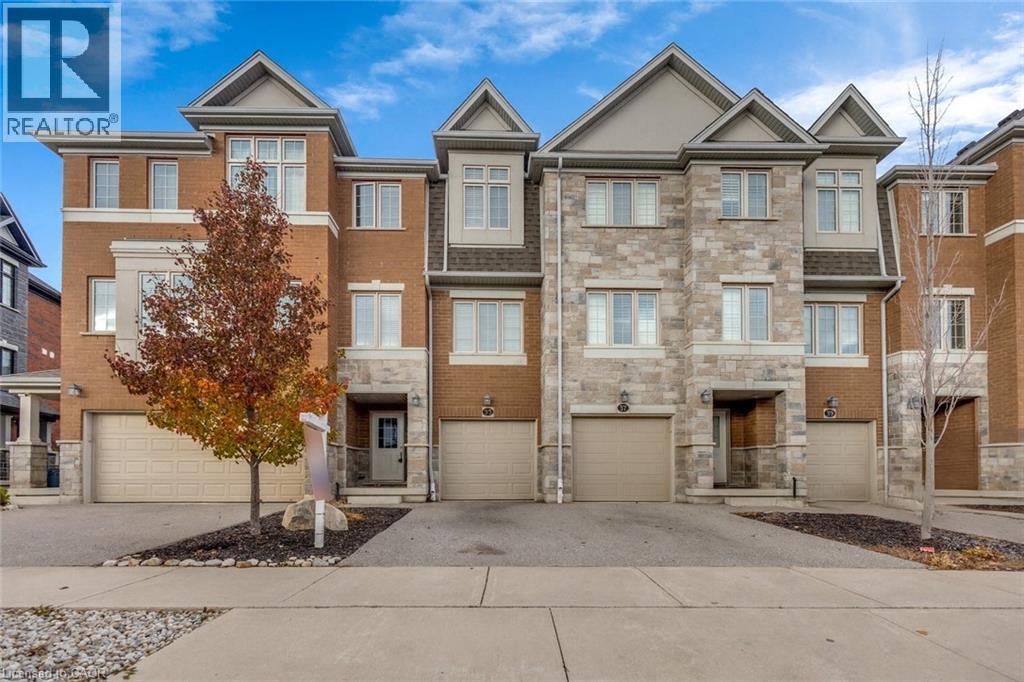 35 Sportsman Hill St in Kitchener, ON - Building Photo