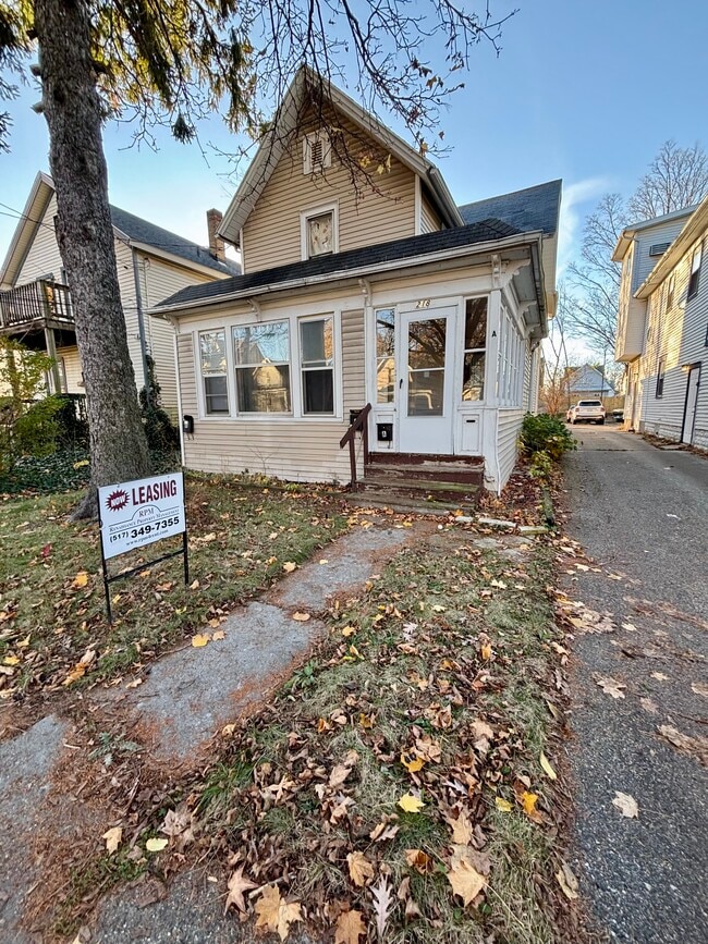 218 Bingham St, Unit A in Lansing, MI - Building Photo - Building Photo