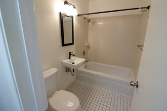 67 Lausanne Ave, Unit 3 in Daly City, CA - Building Photo - Building Photo