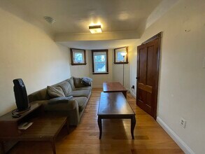 65 Fairbanks St, Unit #2 in Boston, MA - Foto de edificio - Building Photo
