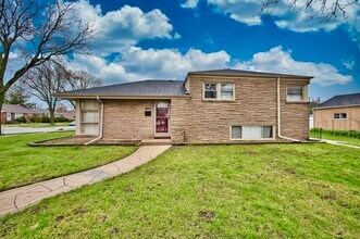 5200 Madison St in Skokie, IL - Building Photo - Building Photo