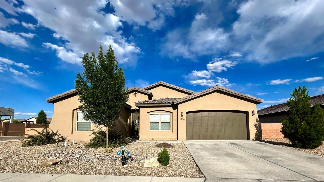 1820 Camino Cantera in Los Lunas, NM - Building Photo