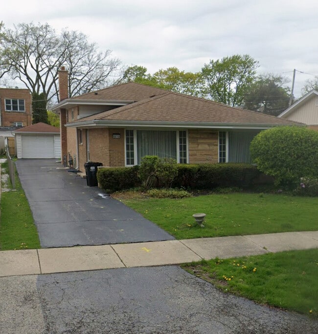 8818 Mango Ave
