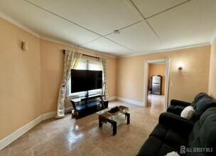 25 Gaston Ave in Raritan, NJ - Building Photo - Building Photo