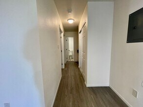 3250 Ashford St in San Diego, CA - Building Photo - Building Photo