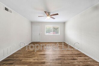 2032 N Gregg Ave in Fayetteville, AR - Building Photo - Building Photo