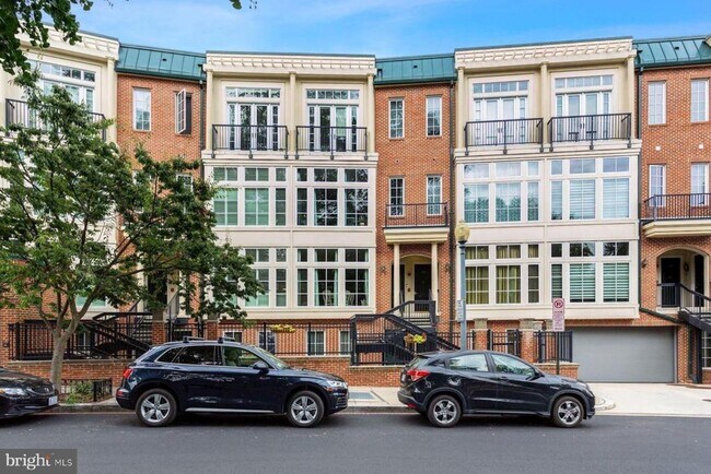 property at 2200 17th St NW
