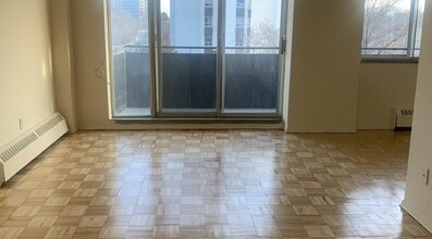 898 Jane St in Toronto, ON - Building Photo - Building Photo