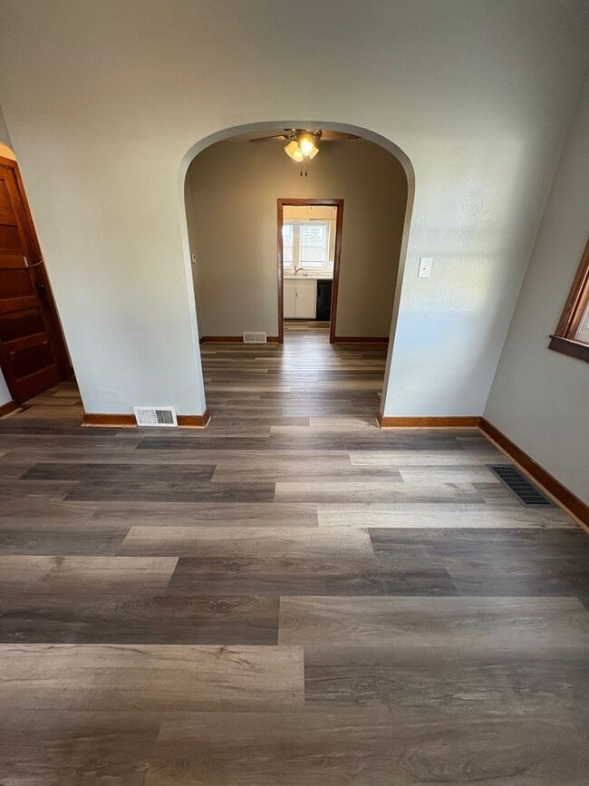property at 1115 Hollister Ave