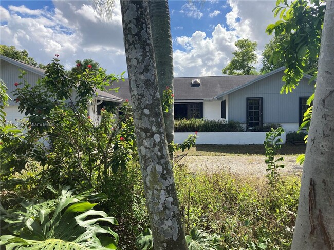13250 SW 224th St in Miami, FL - Building Photo - Building Photo