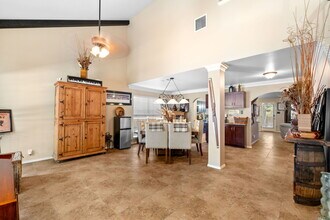 12211 Hart Crest in San Antonio, TX - Foto de edificio - Building Photo