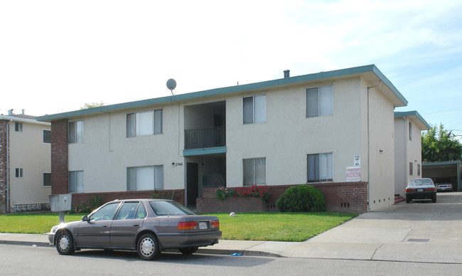 2366 Sutter Ave in Santa Clara, CA - Foto de edificio - Building Photo