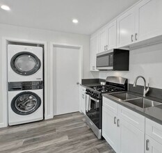 3411 1/4 Glenalbyn Dr in Los Angeles, CA - Foto de edificio - Building Photo