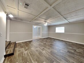 3403 Rogero Rd in Jacksonville, FL - Foto de edificio - Building Photo