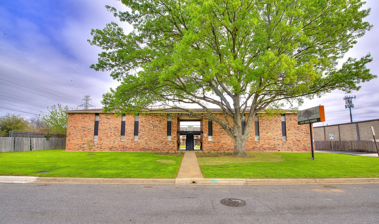 Hidden Oaks in Hurst, TX - Building Photo