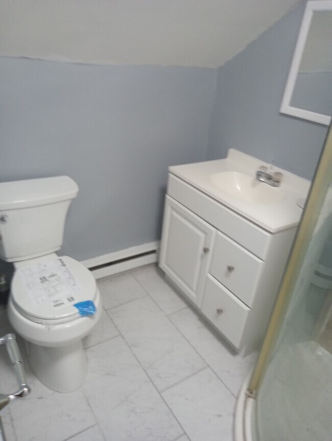1560 Corbin Ave, Unit Eduardo soler in New Britain, CT - Foto de edificio - Building Photo