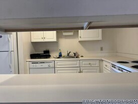 8 Glencoe St in Boston, MA - Building Photo