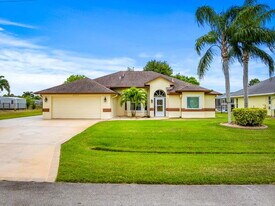 5777 NW Eskimo Cir in Port St. Lucie, FL - Building Photo