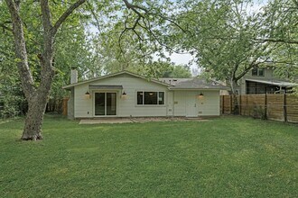 404 Arbor Ln in Austin, TX - Building Photo - Building Photo