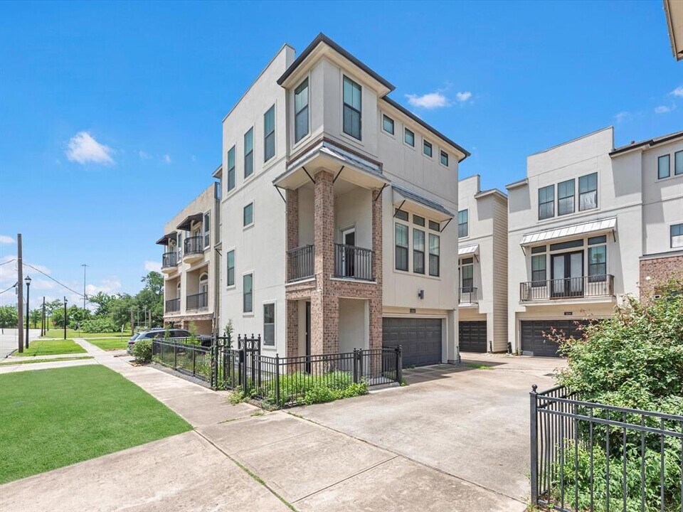 3610 Chenevert St in Houston, TX - Building Photo